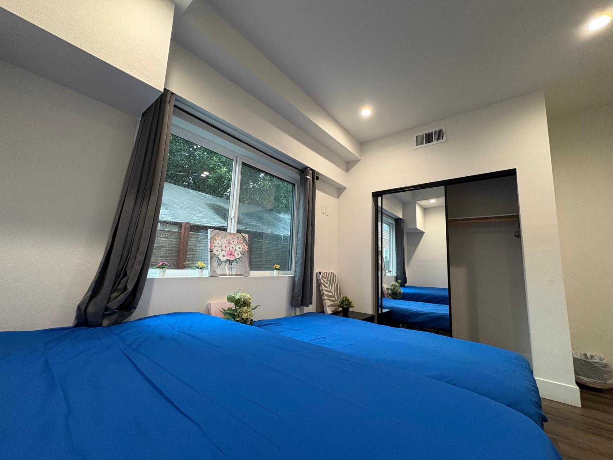 The Blue Hostel Los Angeles Exterior photo